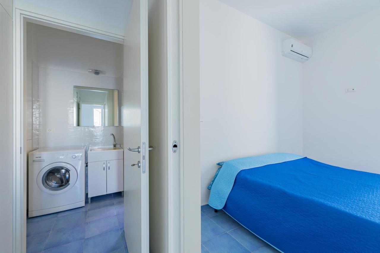 A Due Passi dal Mare Apartment Torre Lapillo Bagian luar foto